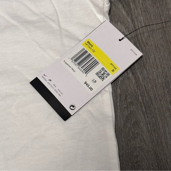 Nike Men’s White Tour de Nike Graphic Tee - Size Small - NWT! - Picture 2 of 4